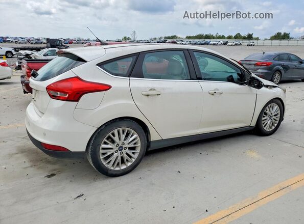 1FADP3N23HL268257 2017 FORD FOCUS Белый Задняя правая четверть