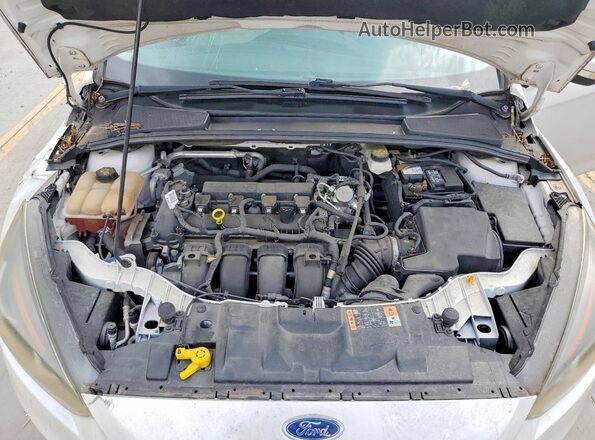 1FADP3N23HL268257 2017 FORD FOCUS Белый Вид задней части салона