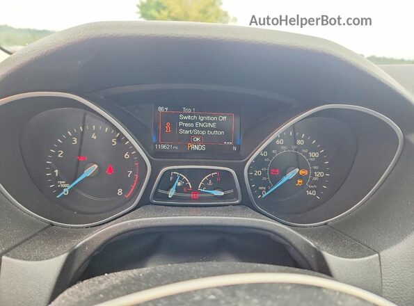 1FADP3N23JL326714 2018 FORD FOCUS Red Vista del cuadro de instrumentos