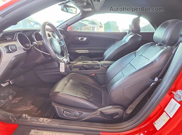 1FATP8UH0J5104666 2018 FORD MUSTANG Red Вид салону спереду