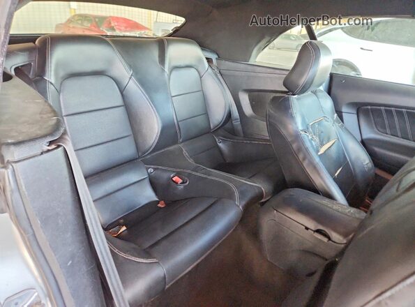 1FATP8UH3J5132610 2018 FORD MUSTANG Серебряный Вид задних сидений