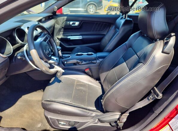 1FATP8UH5J5121625 2018 FORD MUSTANG Red Front interior view