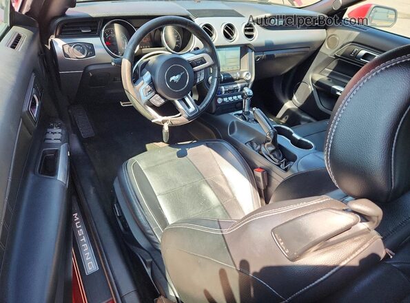 1FATP8UH5J5121625 2018 FORD MUSTANG Red Dashboard view