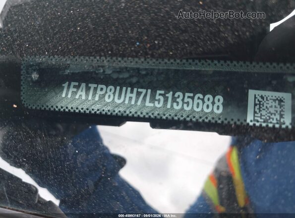 1FATP8UH7L5135688 2020 FORD MUSTANG Белый Вид подкапотного пространства
