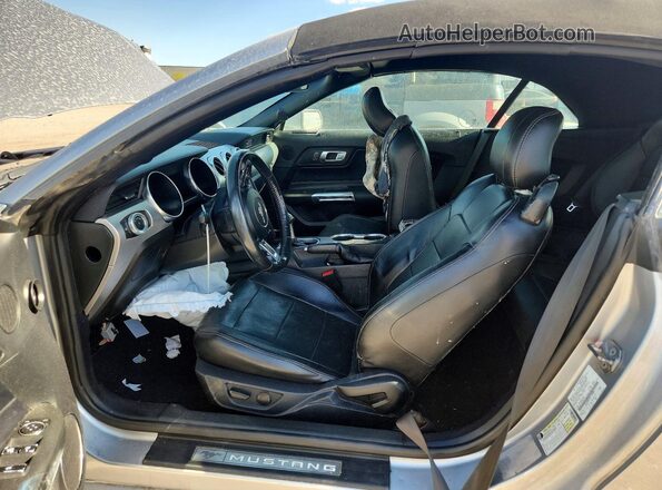 1FATP8UH9L5119900 2020 FORD MUSTANG Silver Widok wnętrza z przodu