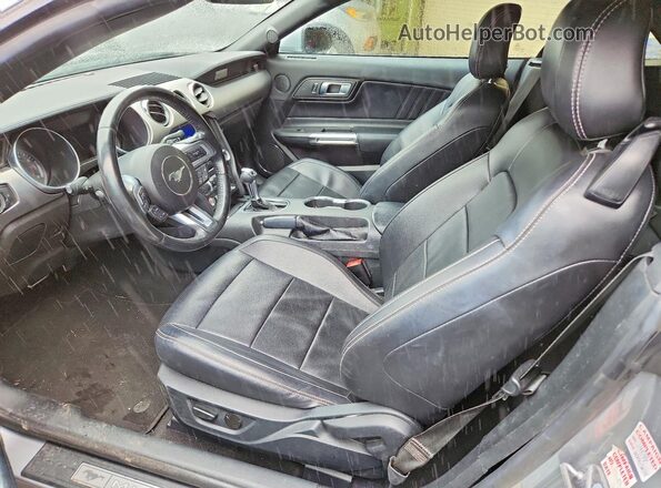 1FATP8UH9P5108353 2023 FORD MUSTANG Серебряный Вид салона спереди