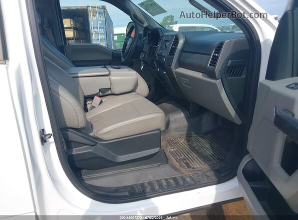 1FDBF2A60HEE09826 2017 FORD F-250 White Widok wnętrza z przodu