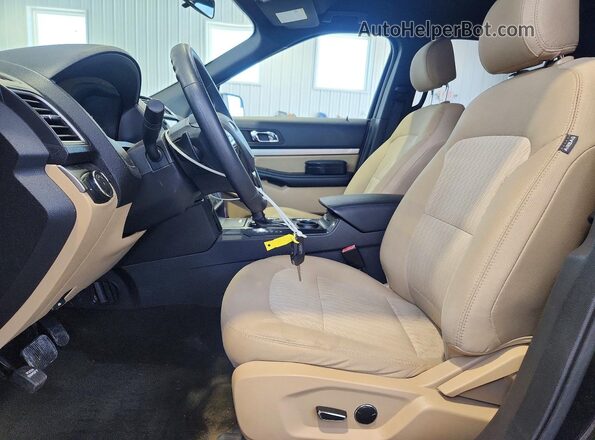 1FM5K7B83HGD20083 2017 FORD EXPLORER Black Вид салону спереду