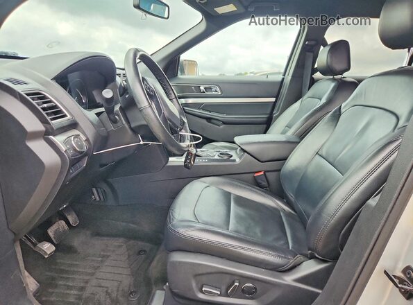 1FM5K7D81HGA73899 2017 FORD EXPLORER Silver Widok wnętrza z przodu