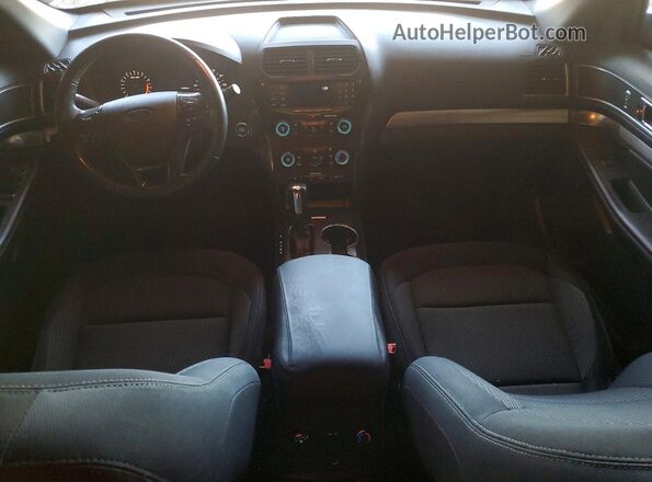 1FM5K7D81JGC00575 2018 FORD EXPLORER Красный Вид панели приборов
