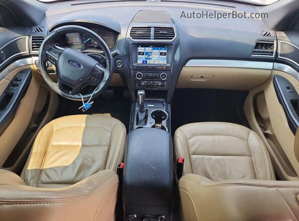 1FM5K7D85HGD84655 2017 FORD EXPLORER Белый Вид панели приборов