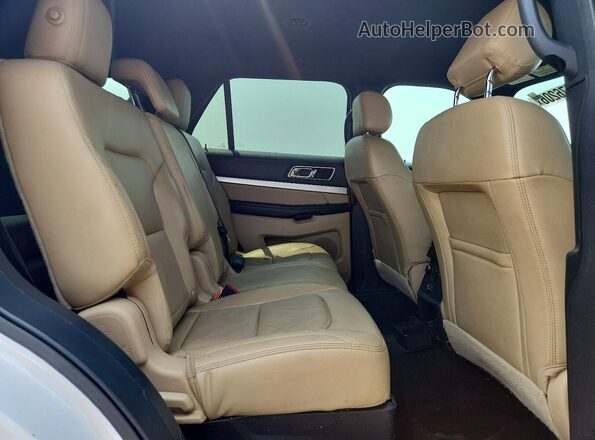 1FM5K7D85HGD84655 2017 FORD EXPLORER Белый Вид задней части салона