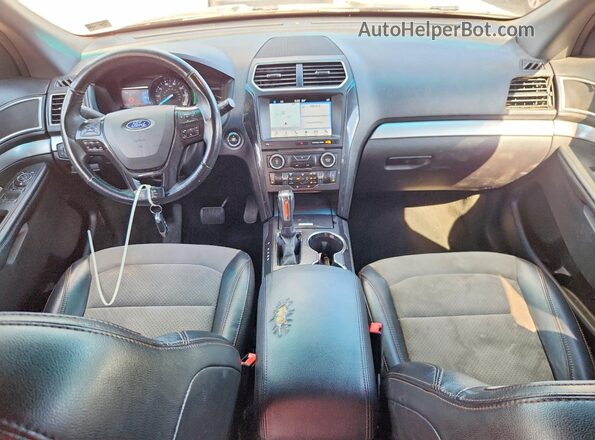 1FM5K7D8XHGA97876 2017 FORD EXPLORER Черный Вид панели приборов