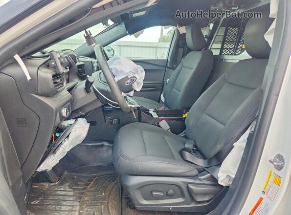 1FM5K8AB2NGA29038 2022 FORD EXPLORER White Front interior view