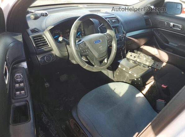 1FM5K8AR1HGE01244 2017 FORD EXPLORER Белый Вид панели приборов
