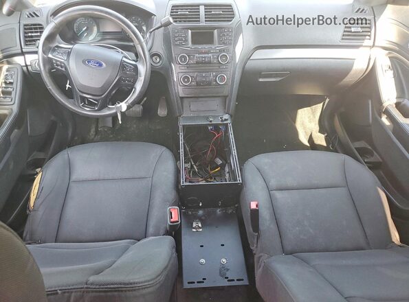 1FM5K8AR5HGC79052 2017 FORD EXPLORER Белый Вид панели приборов