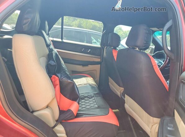 1FM5K8B8XHGA65549 2017 FORD EXPLORER Red Widok wnętrza z tyłu