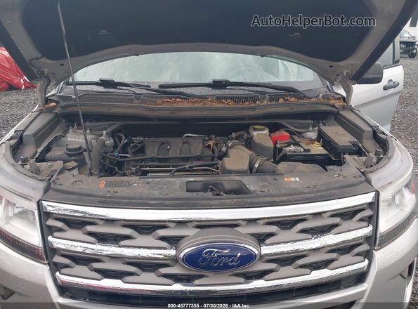 1FM5K8B8XJGA59529 2018 FORD EXPLORER Серебряный Вид сзади