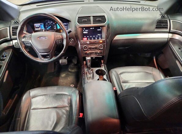 1FM5K8D81HGA26460 2017 FORD EXPLORER Серый Вид панели приборов