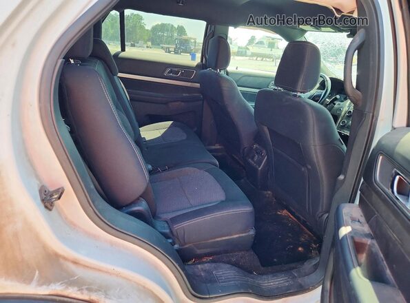1FM5K8D81JGA23550 2018 FORD EXPLORER White Widok wnętrza z tyłu