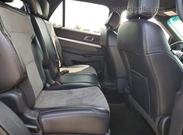 1FM5K8D84HGD94678 2017 FORD EXPLORER Gray Rear interior view
