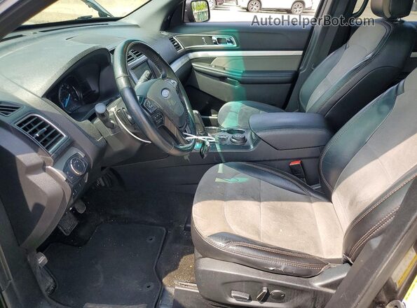 1FM5K8D84HGD94678 2017 FORD EXPLORER Gray Front interior view