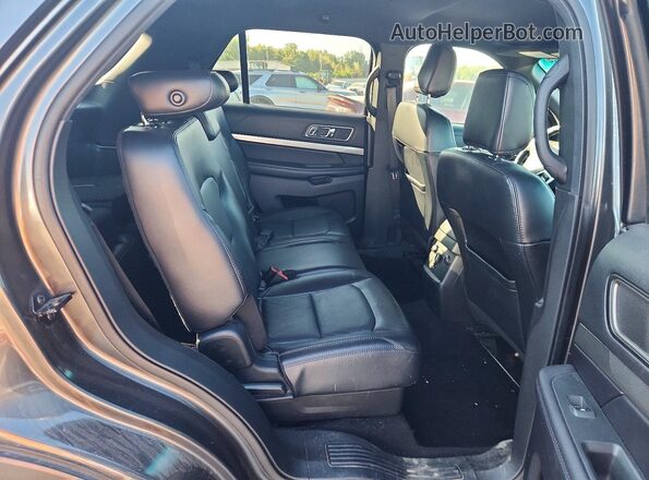 1FM5K8D86JGC66786 2018 FORD EXPLORER Gray Rear interior view