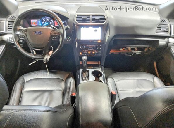 1FM5K8DH0HGD82639 2017 FORD EXPLORER Серебряный Вид панели приборов