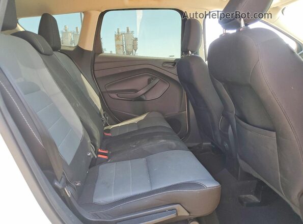1FMCU0F77JUB27811 2018 FORD ESCAPE White Вид задньої частини салону