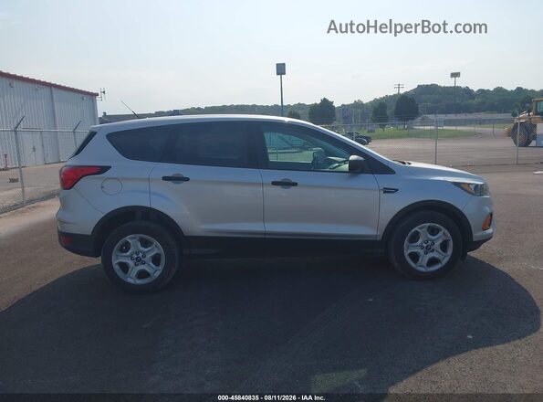 1FMCU0F79KUB66854 2019 FORD ESCAPE Silver Widok wnętrza z tyłu
