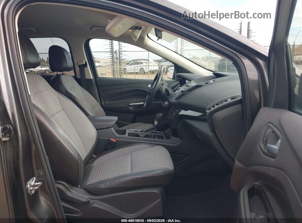 1FMCU0GD2HUE74753 2017 FORD ESCAPE Серый Вид салона спереди