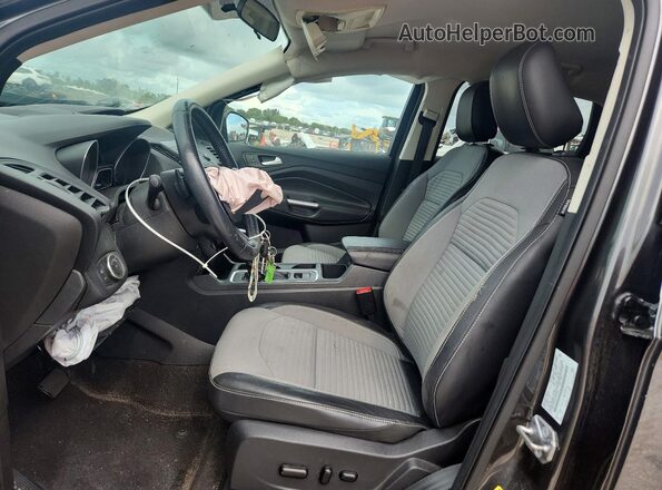 1FMCU0GD2JUB97608 2018 FORD ESCAPE Серый Вид салона спереди