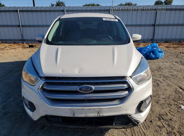 1FMCU0GD4HUD12123 2017 FORD ESCAPE Белый Вид спереди