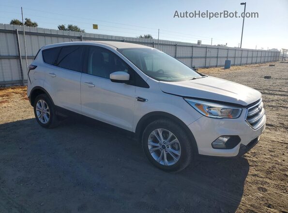 1FMCU0GD4HUD12123 2017 FORD ESCAPE Белый Передняя правая четверть