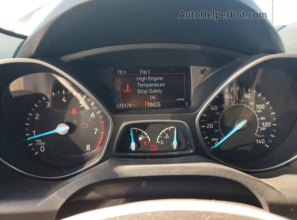 1FMCU0GD4HUD12123 2017 FORD ESCAPE Белый Вид щитка приборов