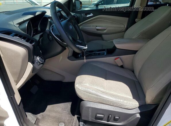 1FMCU0GD4HUE63849 2017 FORD ESCAPE White Вид салону спереду