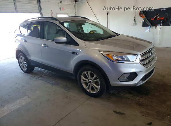 1FMCU0GD4JUB96475 2018 FORD ESCAPE Silver Przód prawy