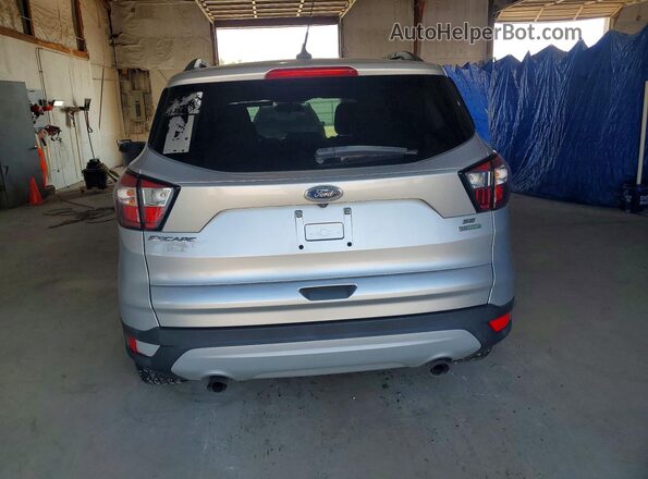 1FMCU0GD4JUB96475 2018 FORD ESCAPE Silver Widok z tyłu