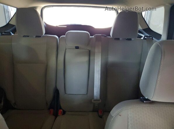 1FMCU0GD4JUB96475 2018 FORD ESCAPE Silver Widok tylnych siedzeń