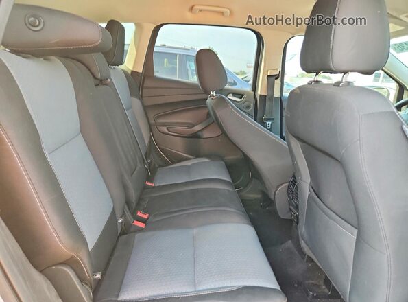 1FMCU0GD5HUA16110 2017 FORD ESCAPE White Вид задньої частини салону