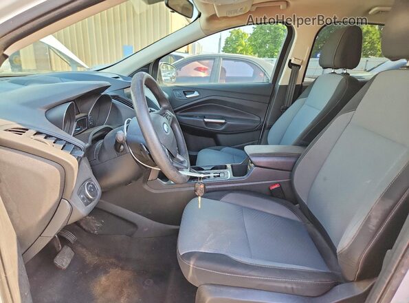 1FMCU0GD5HUA16110 2017 FORD ESCAPE White Вид салону спереду