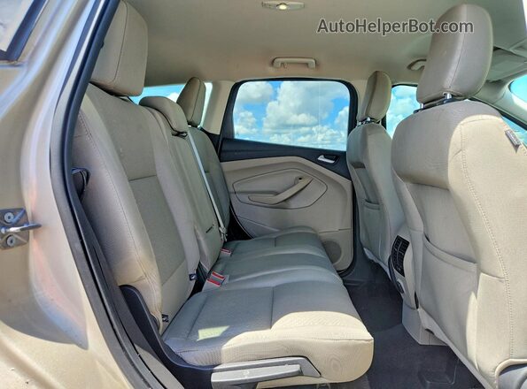 1FMCU0GD6JUB47777 2018 FORD ESCAPE Gold Widok wnętrza z tyłu