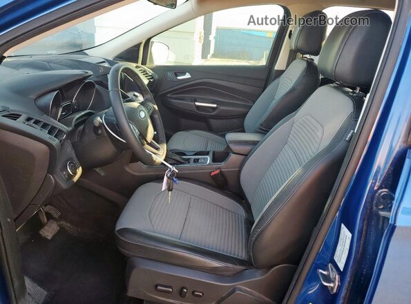 1FMCU0GD7HUC24649 2017 FORD ESCAPE Синий Вид салона спереди
