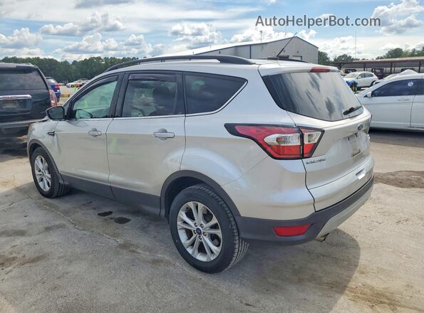 1FMCU0GD8JUB74916 2018 FORD ESCAPE Серебряный Задняя левая четверть