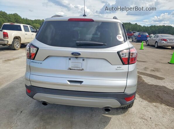 1FMCU0GD8JUB74916 2018 FORD ESCAPE Серебряный Вид сзади