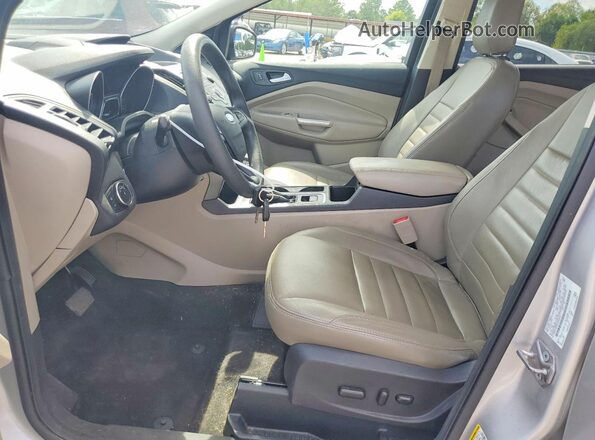 1FMCU0GD8JUB74916 2018 FORD ESCAPE Серебряный Вид салона спереди
