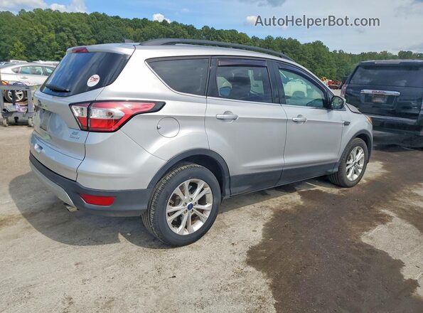 1FMCU0GD8JUB74916 2018 FORD ESCAPE Серебряный Задняя правая четверть