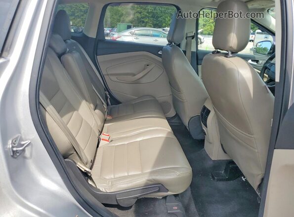 1FMCU0GD8JUB74916 2018 FORD ESCAPE Серебряный Вид задней части салона