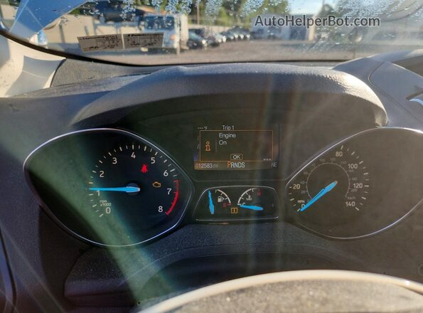 1FMCU0GDXHUB19216 2017 FORD ESCAPE White Widok zestawu wskaźników