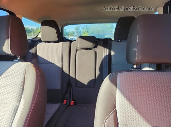 1FMCU0GDXHUB19216 2017 FORD ESCAPE White Widok tylnych siedzeń